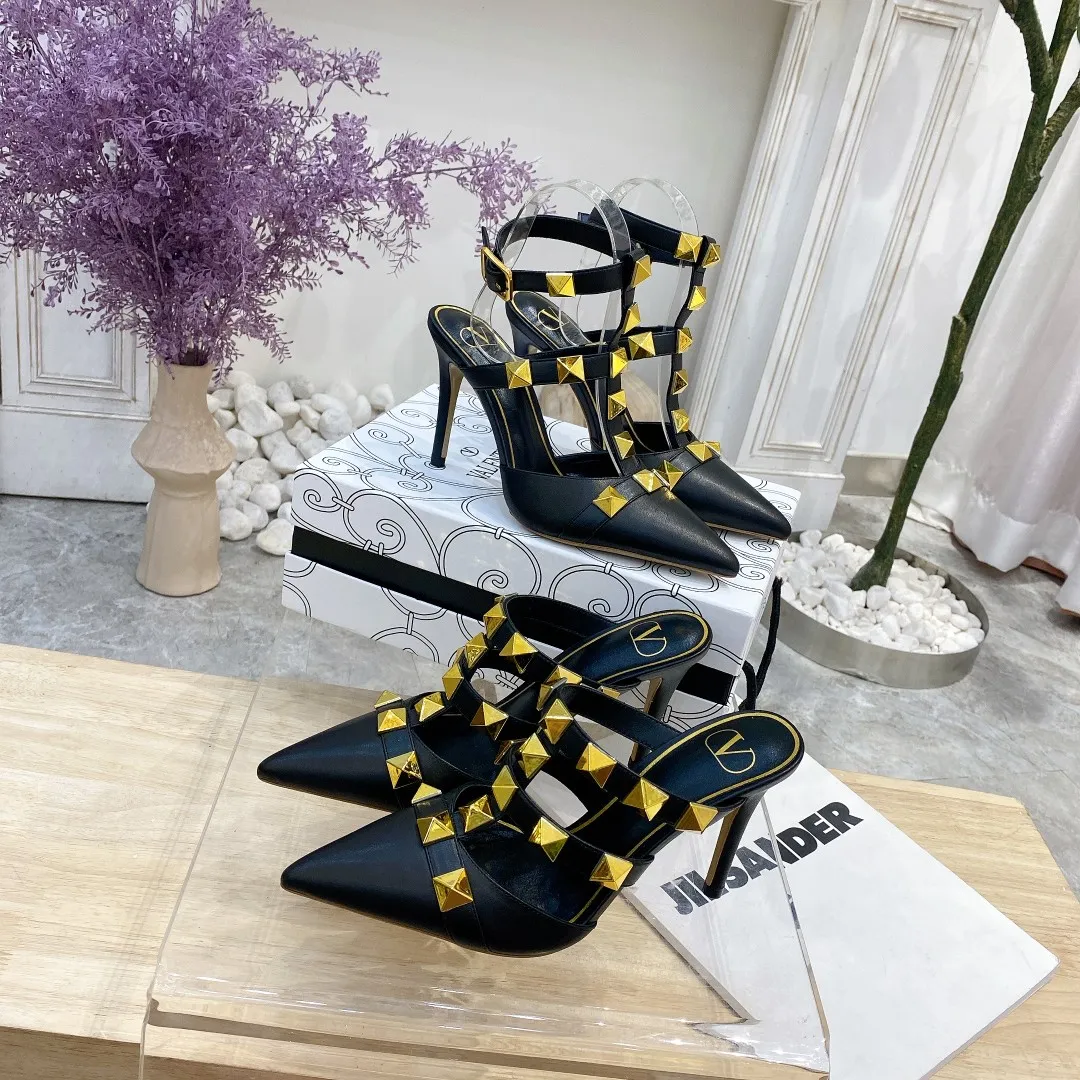 👟👟Ex-factory price 400👟👟 Genuine leather sole +40 Valentino Valentino spring and summer new rivet shoes are new☑️ —————————————— The latest golden big rivet element is full of high-end sense! Extremely fashionable Heel height: 9.5cm Upper: Matt sheepskin Lining: Sheepskin lining Outsole: Italian genuine leather outsole, rubber sole optional Color: Two styles and 8 colors available Code number: 34-41 (34 and 42 customized are not returnable)